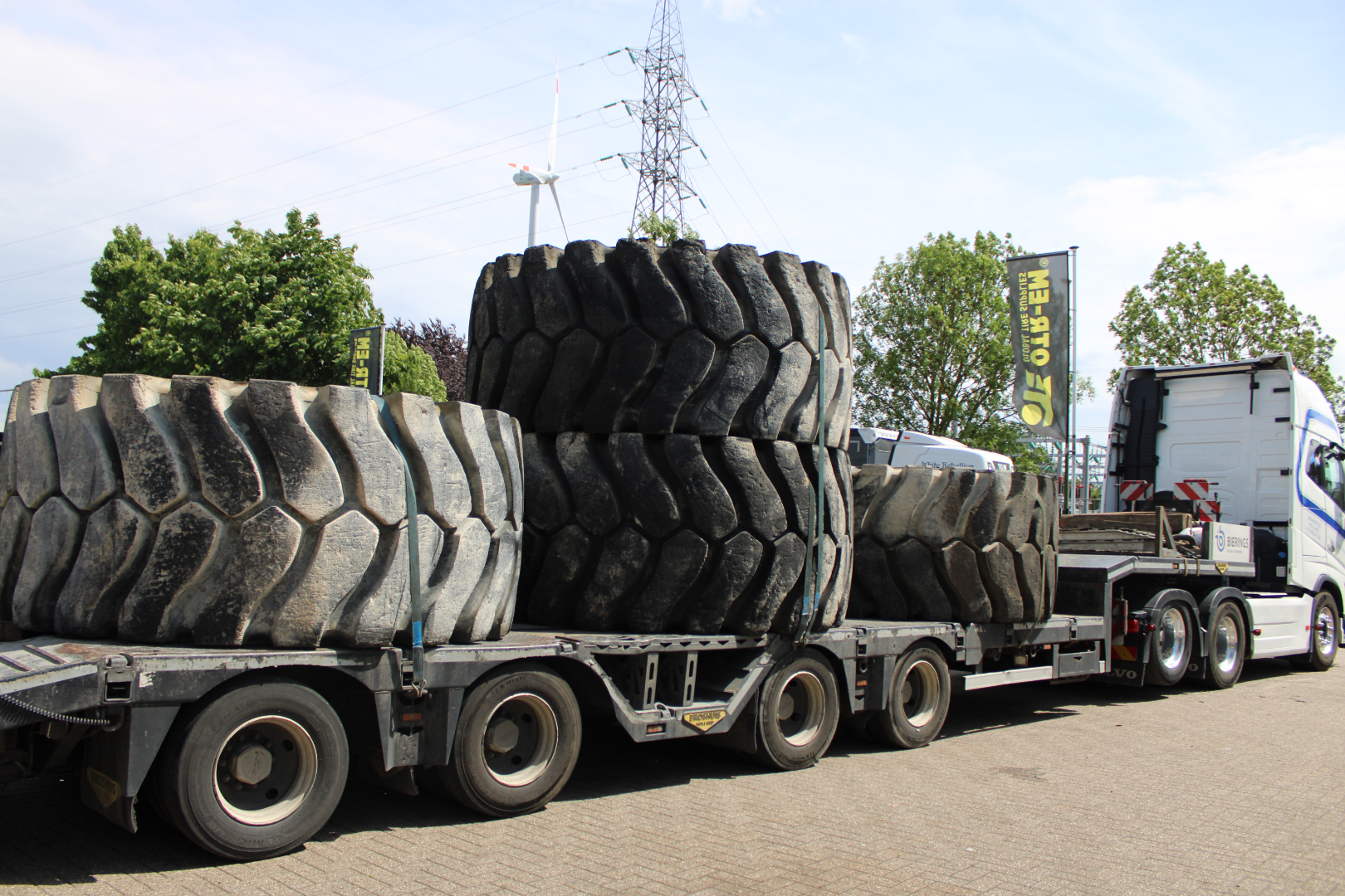 Machine truck